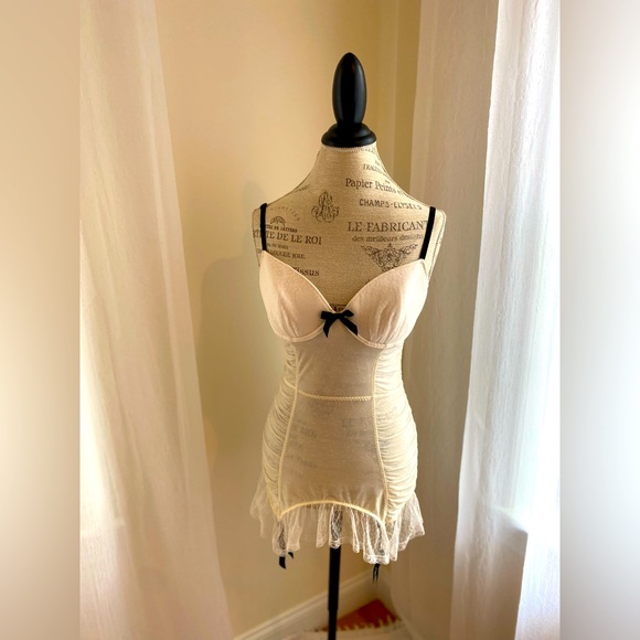 Victoria’s Secret intimates white cotton lace bodice with black details - Picture 1 of 12